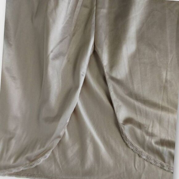 Vtg Vanity Fair Womens Half Slip Sz Large Champagne Beige Nylon Pull On - Picture 3 of 10